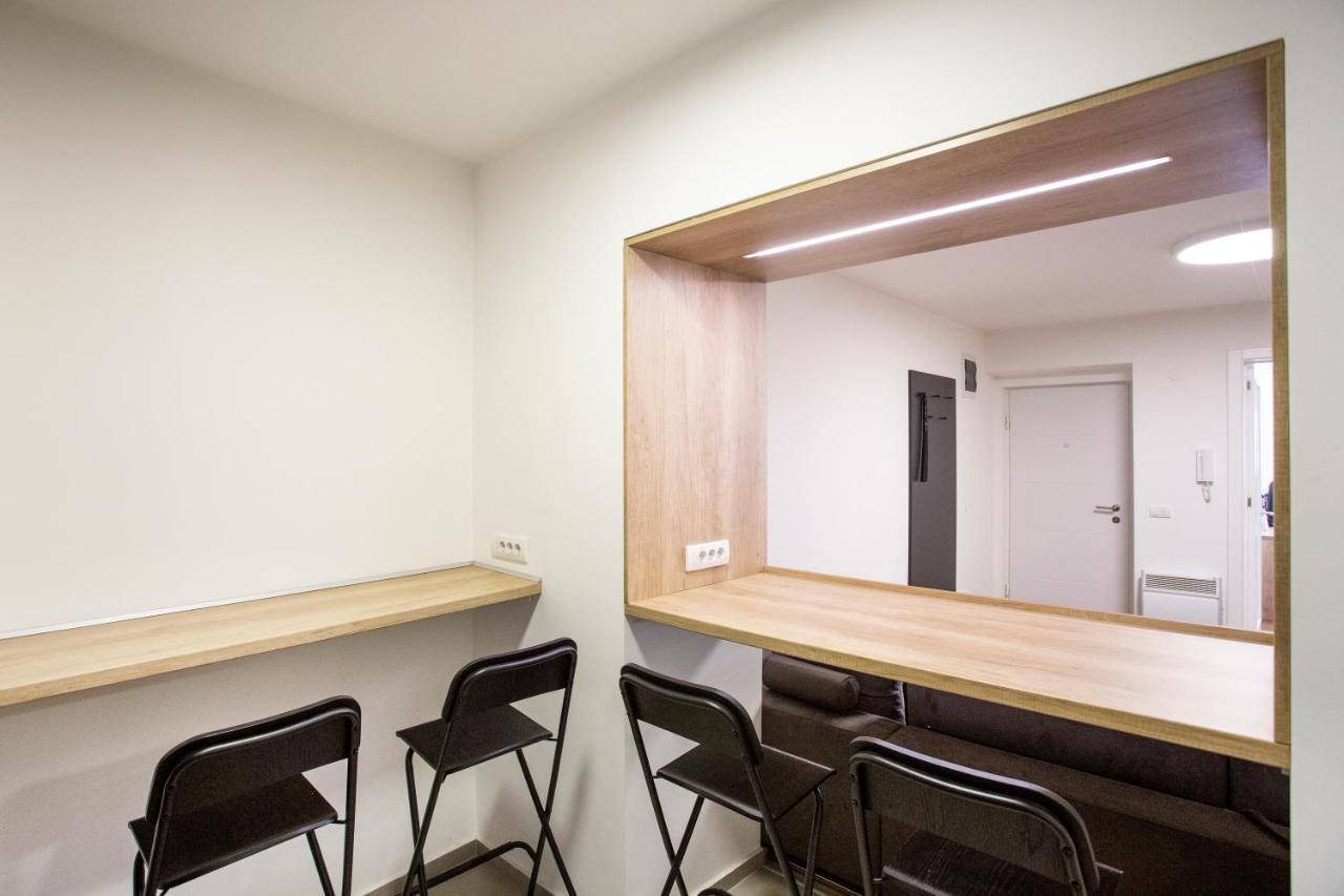 Ivy Apartment *